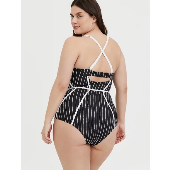 Torrid 5 DISNEY NIGHTMARE BEFORE CHRISTMAS JACK SKELLINGTON UNDERWIRE SWIMSUIT - Picture 3 of 14
